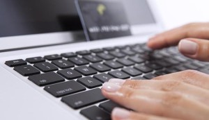 Escribiendo en el teclado del ordenador